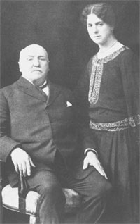 Le capitaine et sa seconde épouse, Marie Alma Lemieux<br /><br /> 
