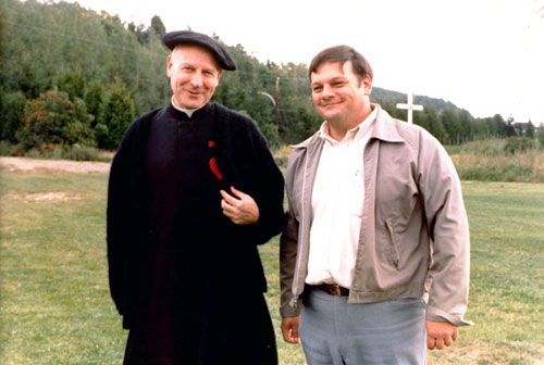 L’abbé de Nantes avec Pierre Lambert en 1983.