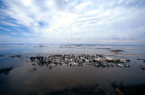 Inondation de Rivière en Rouge en 1997 avec une amplitude de moitié inférieure à celle de 1826.