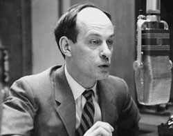 René Lévesque au micro de Radio-Canada