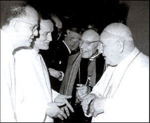 Le pape Jean XXIII, le cardinal Béa et le pasteur Schutz.