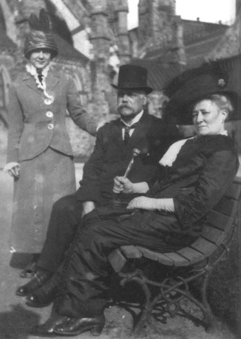 Alphonse Desjardins, sa femme Dorimène et une de leur fille