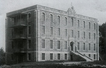 Le premier bâtiment des Missions étrangères de Montréal